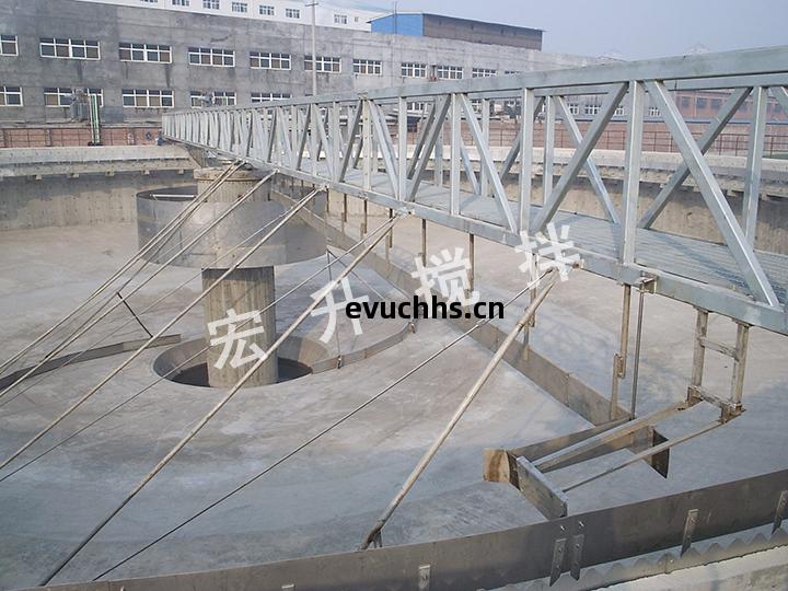 周(zhou)邊(bian)傳動(dong)刮泥機(ji)